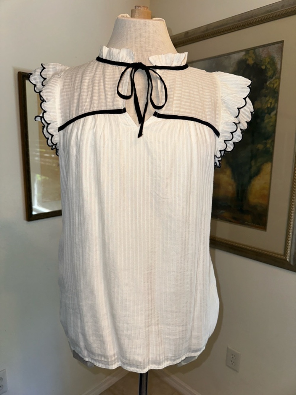 LOFT Ruffled Tie-Neck White Sleeveless Blouse with Black Trim Size Small